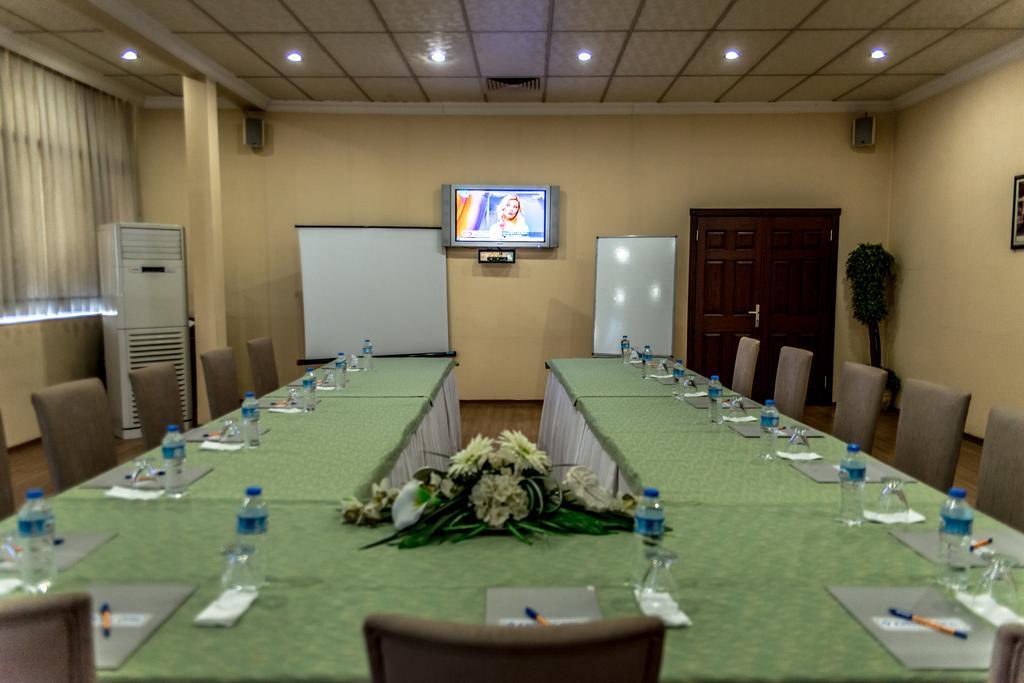 Kristal Otel אדאנה מראה חיצוני תמונה